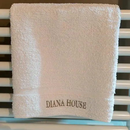 Diana House Ripa