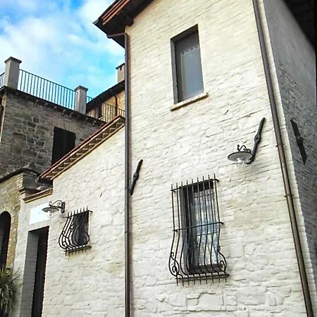 לינה וארוחת בוקר Diana House Ripa