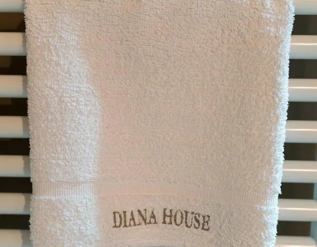 Diana House Ripa